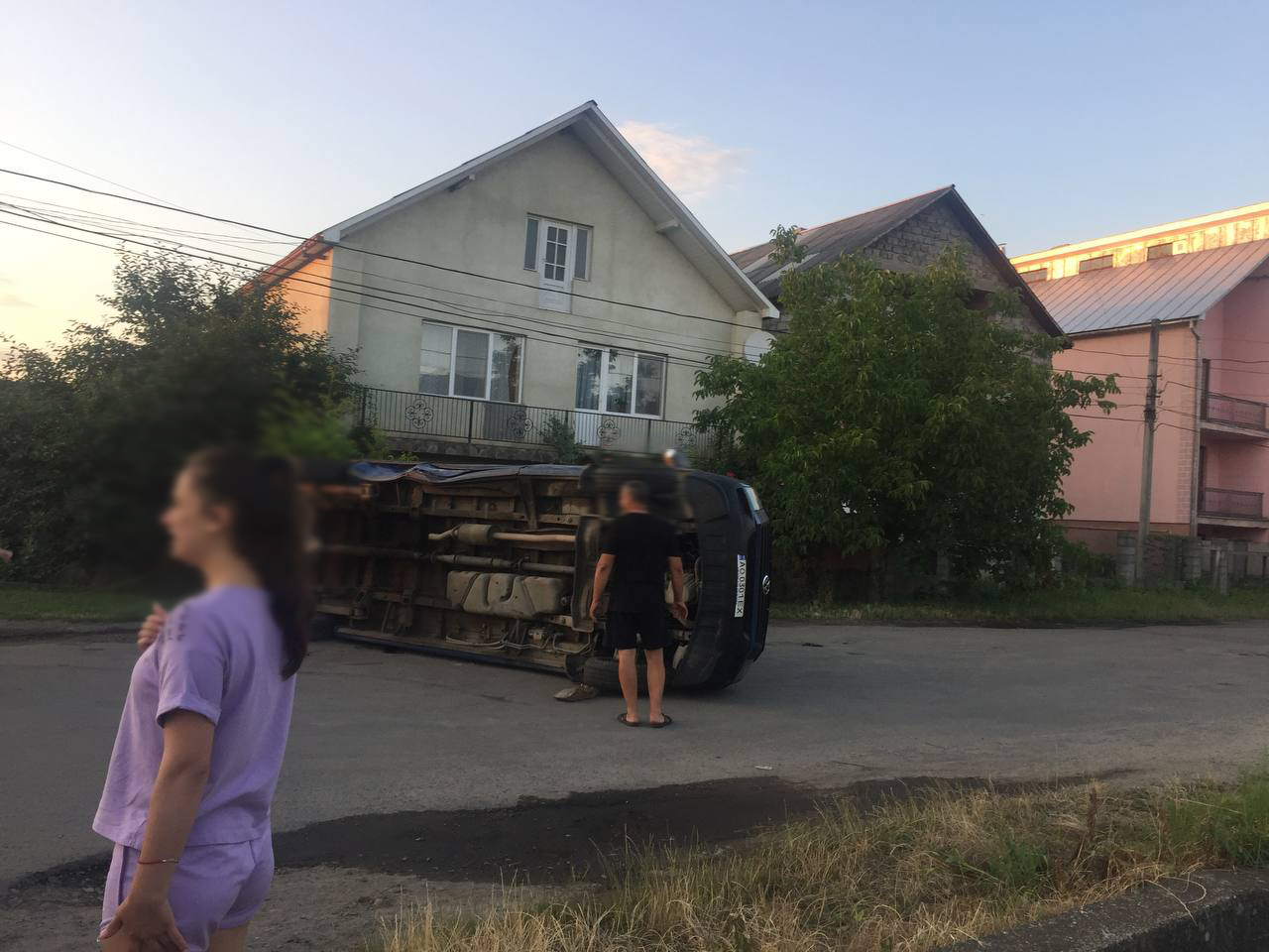 ДТП на Закарпатті: мікроавтобус від удару перекинувся ДТП на Закарпатті: мікроавтобус від удару перекинувся
