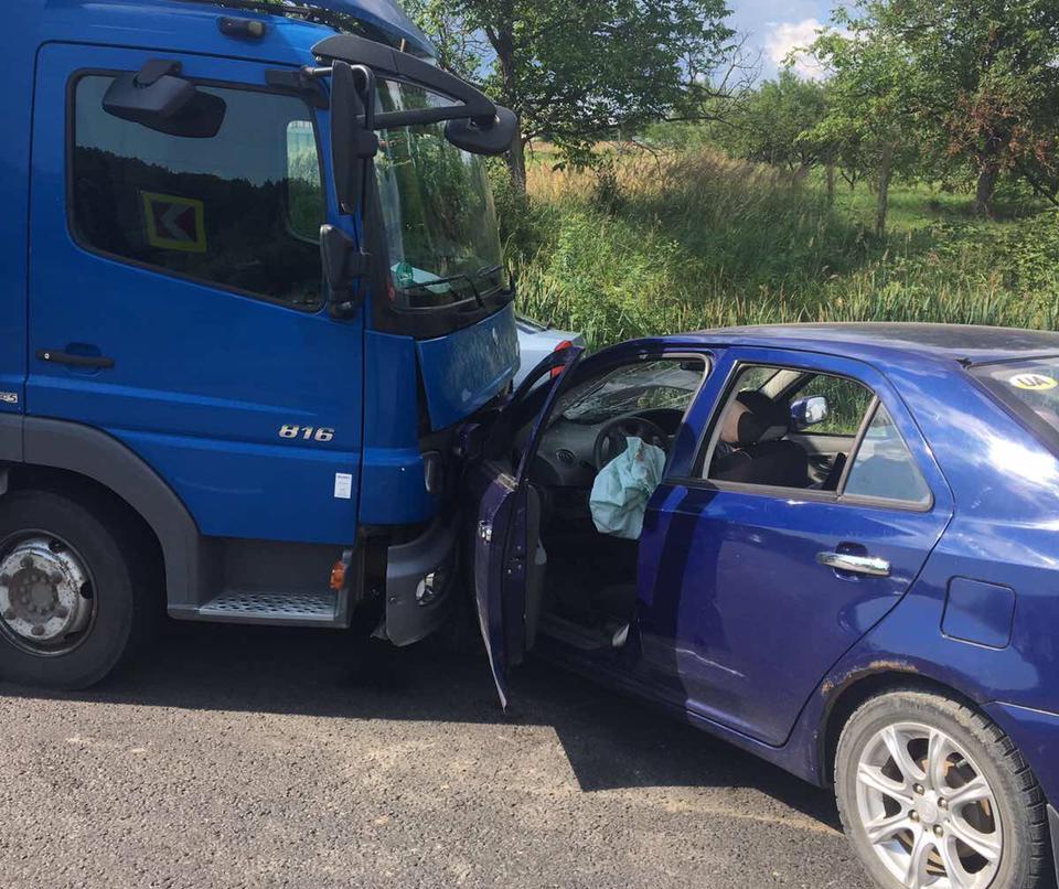 Поліцейські врятували чоловіка: подробиці жахливої аварії на Мукачівщині Поліцейські врятували чоловіка: подробиці жахливої аварії на Мукачівщині