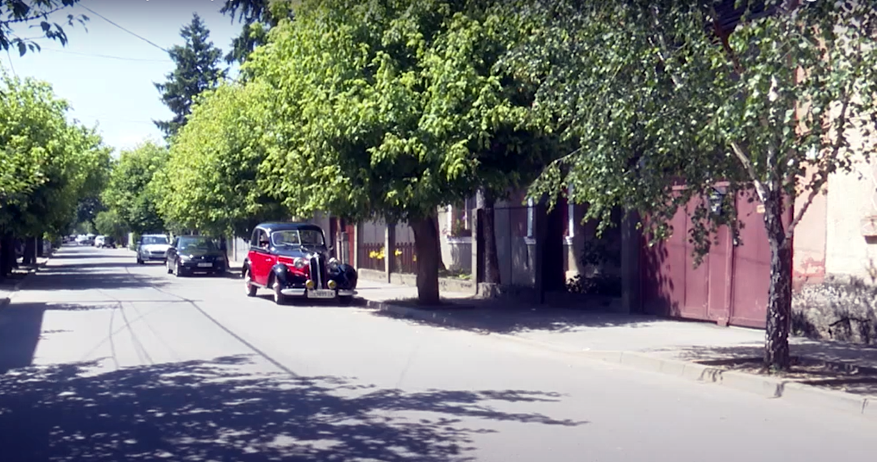 Вулицями Берегова їздить унікальний автомобіль Вулицями Берегова їздить унікальний автомобіль