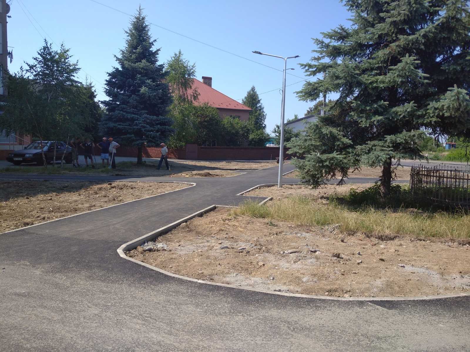 У мікрорайоні Підгоряни в Мукачеві облаштовують новий сквер У мікрорайоні Підгоряни в Мукачеві облаштовують новий сквер