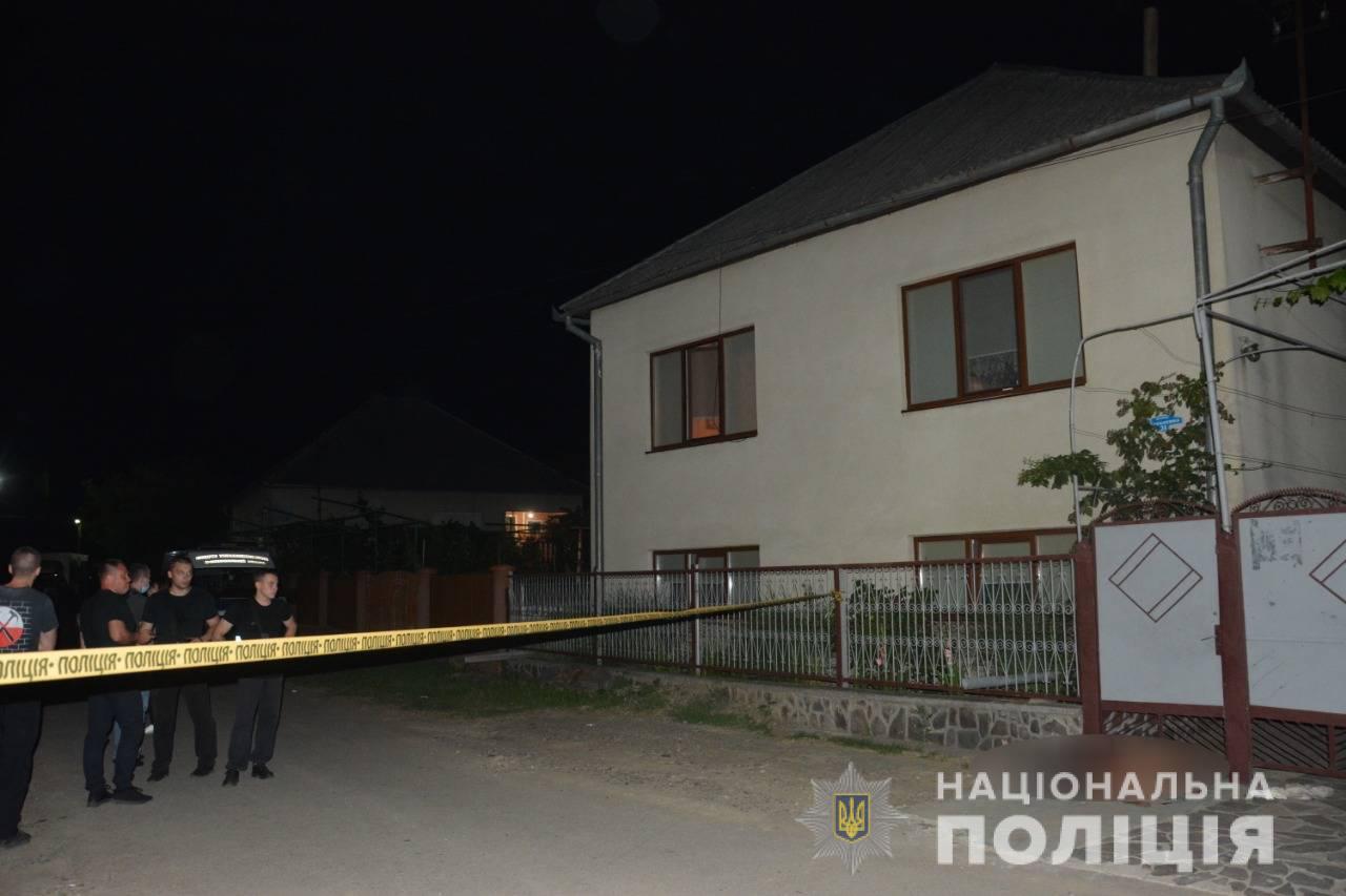 Вбивство у селі на Мукачівщині: подробиці та фото з місця події Вбивство у селі на Мукачівщині: подробиці та фото з місця події