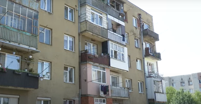 Жителі однієї з багатоповерхівок Мукачева потерпають від трупного смороду Жителі однієї з багатоповерхівок Мукачева потерпають від трупного смороду