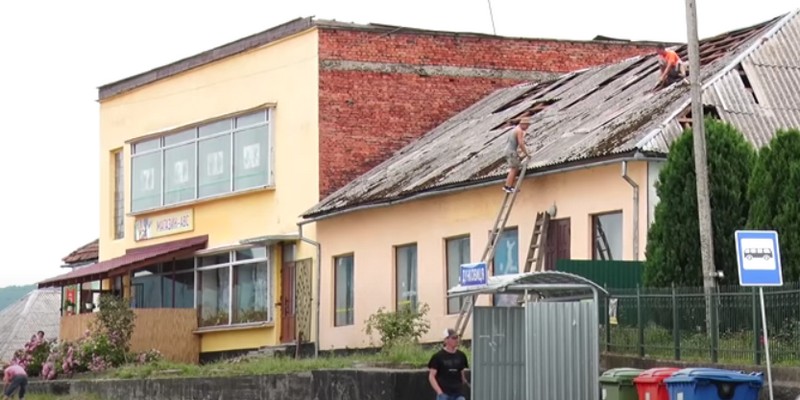"Ми думали, що кінець світу", – закарпатці розповіли про страшну негоду, яка накрила село "Ми думали, що кінець світу", – закарпатці розповіли про страшну негоду, яка накрила село
