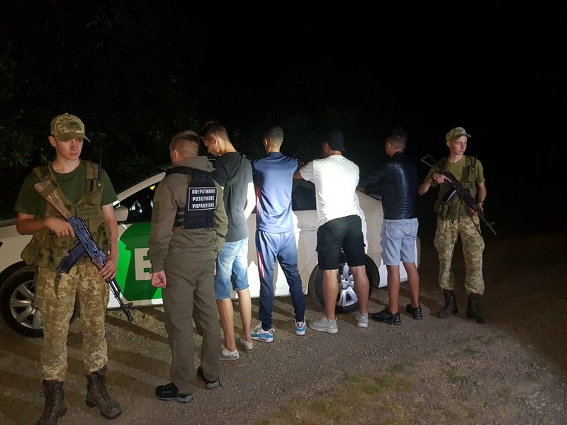 Вночі на Ужгородщині затримали іноземців Вночі на Ужгородщині затримали іноземців