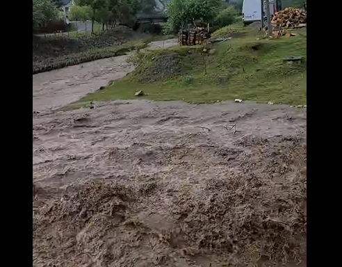 В мережі показали наслідки сьогоднішньої потужної зливи В мережі показали наслідки сьогоднішньої потужної зливи