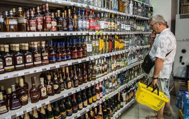 В Україні хочуть заборонити продаж алкоголю і сигарет в супермаркетах