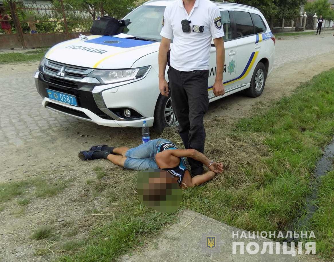 Хлопець вдарив ножем у живіть 19-річного юнака Хлопець вдарив ножем у живіть 19-річного юнака