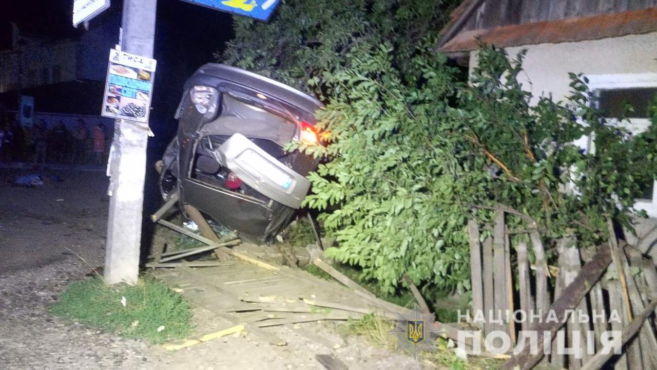 Один померлий, ще кілька потерпілих, перекинута автівка: вночі на Закарпатті трапилась жахлива аварія Один померлий, ще кілька потерпілих, перекинута автівка: вночі на Закарпатті трапилась жахлива аварія