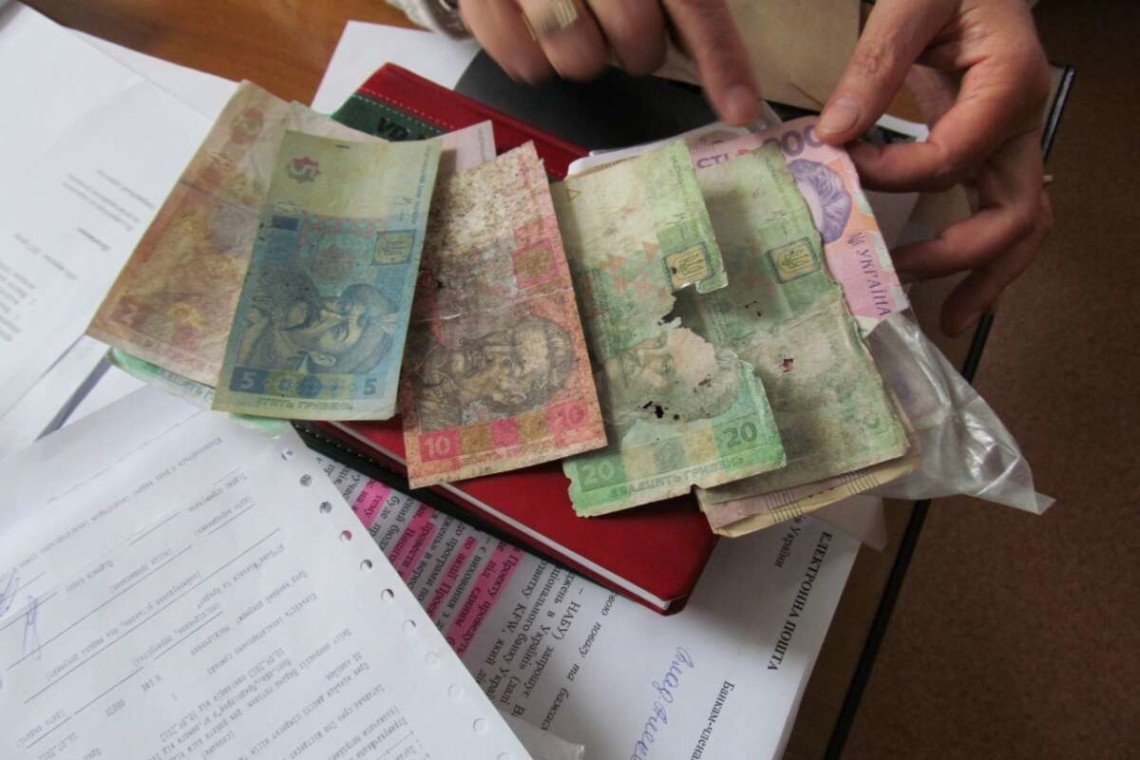 Що робити з пошкодженими купюрами гривень та чи можна їх обміняти Що робити з пошкодженими купюрами гривень та чи можна їх обміняти