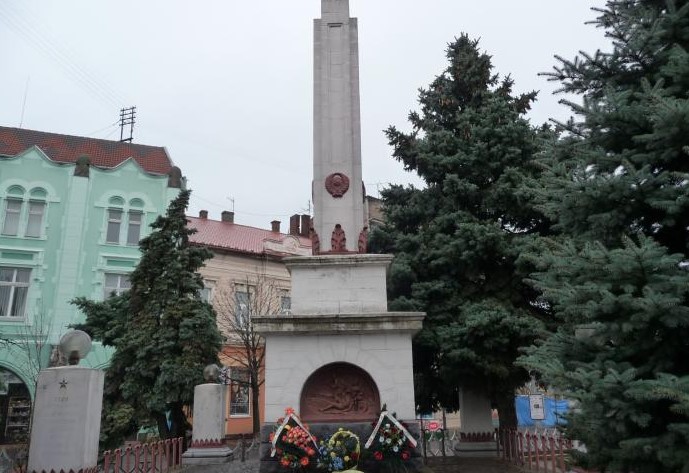 Із центру Мукачева хочуть перенести пам’ятник загиблим воїнам