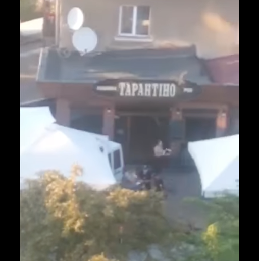 В Ужгороді авто влетіло в терасу піцерії В Ужгороді авто влетіло в терасу піцерії