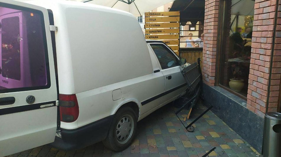 Карколомна аварія в Ужгороді: з’явилися нові подробиці Карколомна аварія в Ужгороді: з’явилися нові подробиці