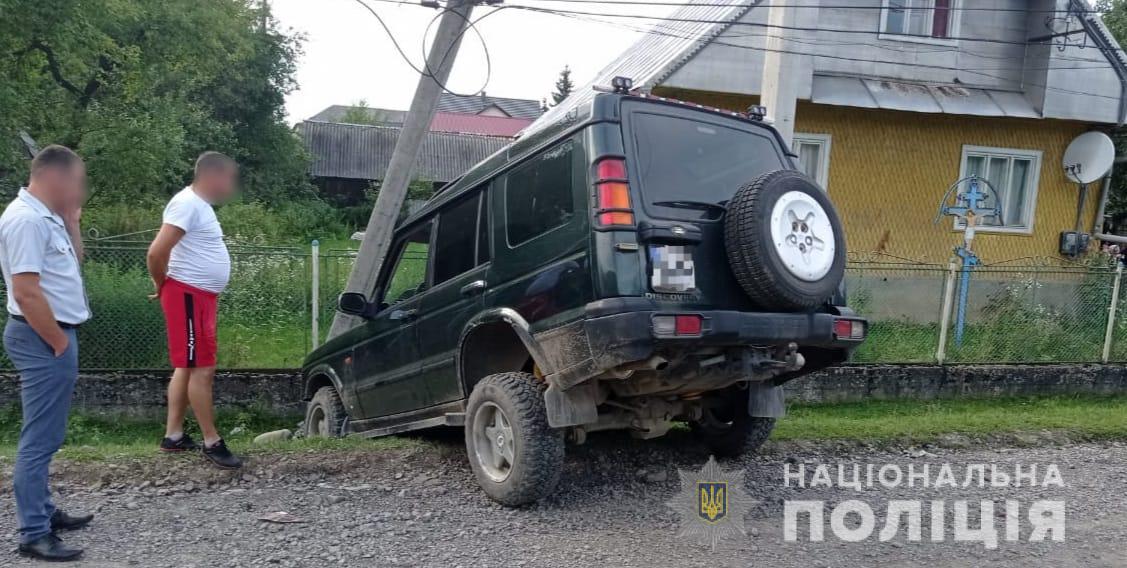 Неповнолітній взяв від батьків джип щоб покататись селом, але збив жінку. Потерпіла – у реанімації Неповнолітній взяв від батьків джип щоб покататись селом, але збив жінку. Потерпіла – у реанімації