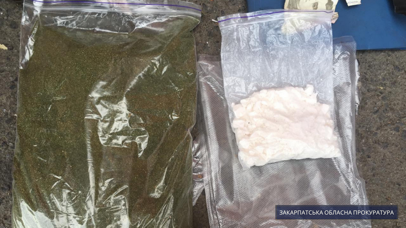 21-річного хлопця взято під варту за підозрою у зберіганні наркотиків в особливо великих розмірах 21-річного хлопця взято під варту за підозрою у зберіганні наркотиків в особливо великих розмірах