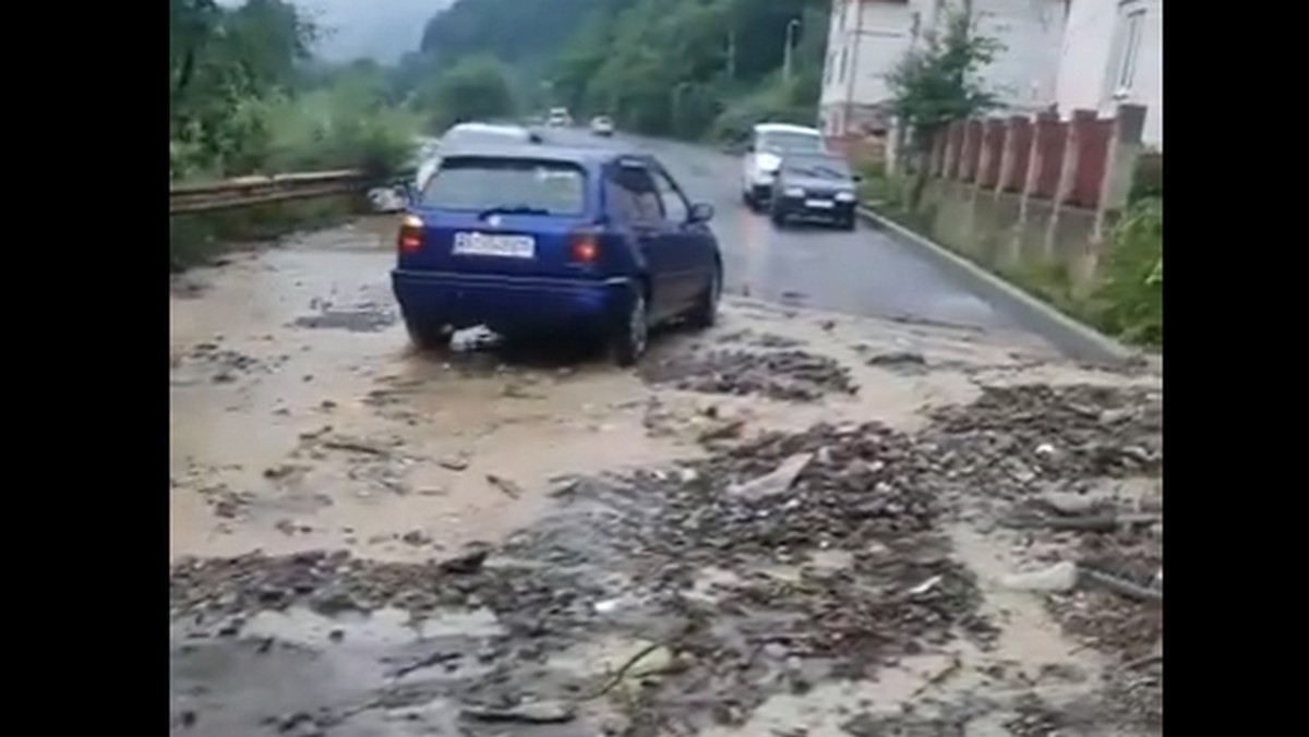 В одному з міст області злива наробила біди: опубліковано відео В одному з міст області злива наробила біди: опубліковано відео