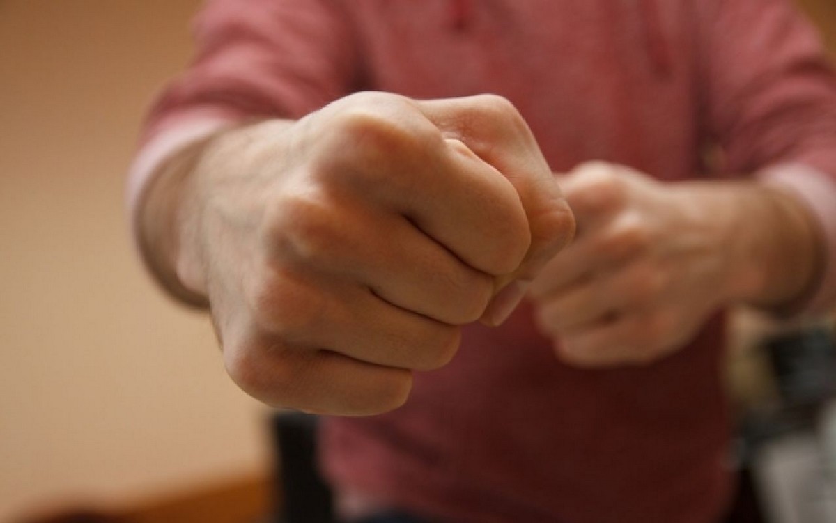 В Ужгороді посеред вулиці побили чоловіка В Ужгороді посеред вулиці побили чоловіка