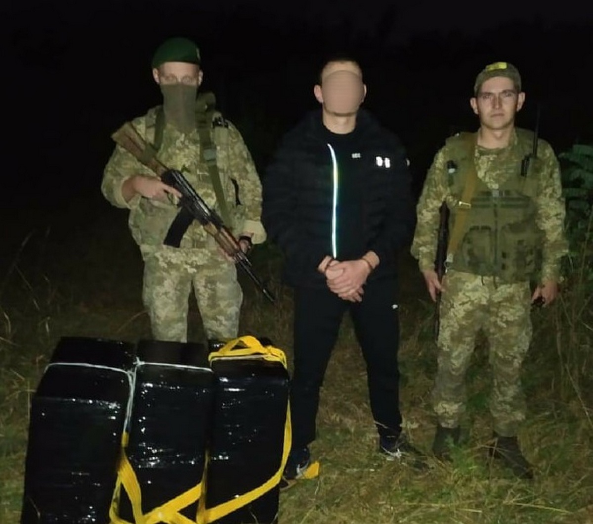 Закарпатець намагався переправити в Угорщину партію безакцизних сигарет Закарпатець намагався переправити в Угорщину партію безакцизних сигарет