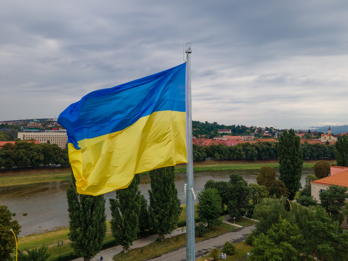 На Закарпатті замайорів найвищий в області Державний Прапор України На Закарпатті замайорів найвищий в області Державний Прапор України