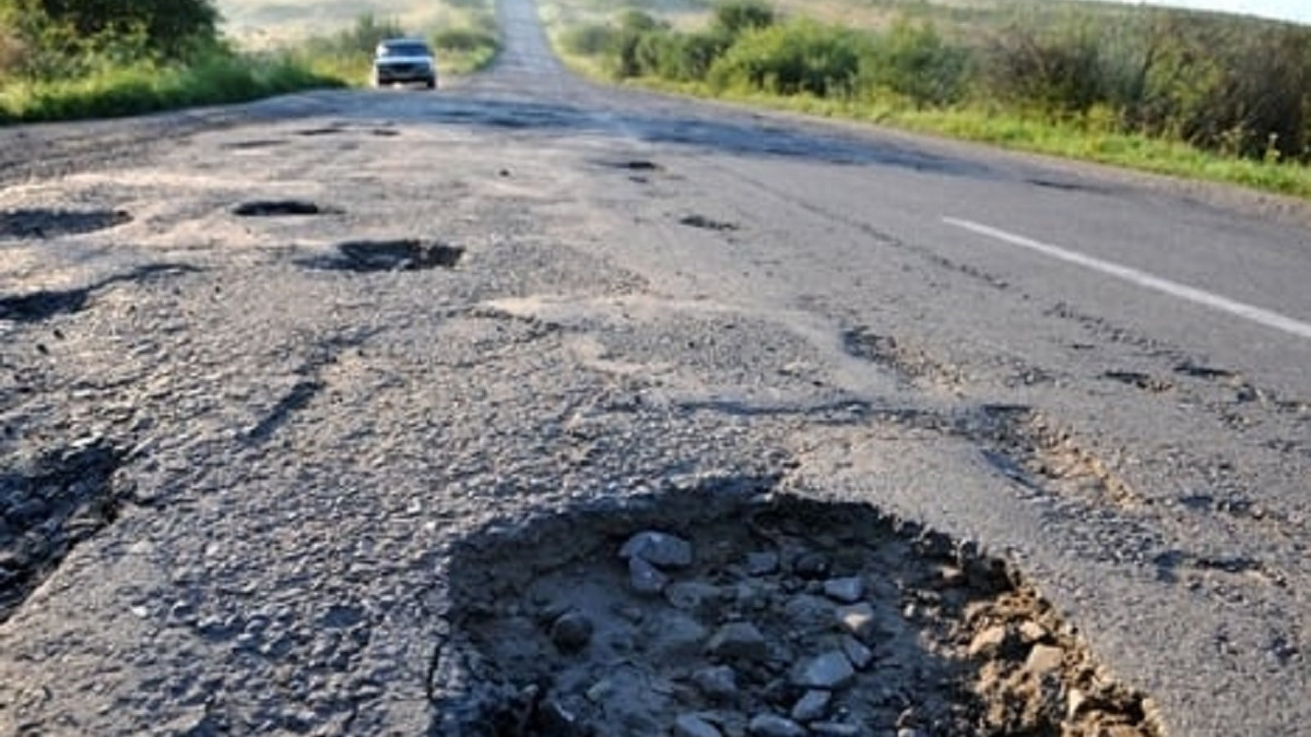 Обурені закарпатці перекриють дорогу в одній із ТГ Обурені закарпатці перекриють дорогу в одній із ТГ
