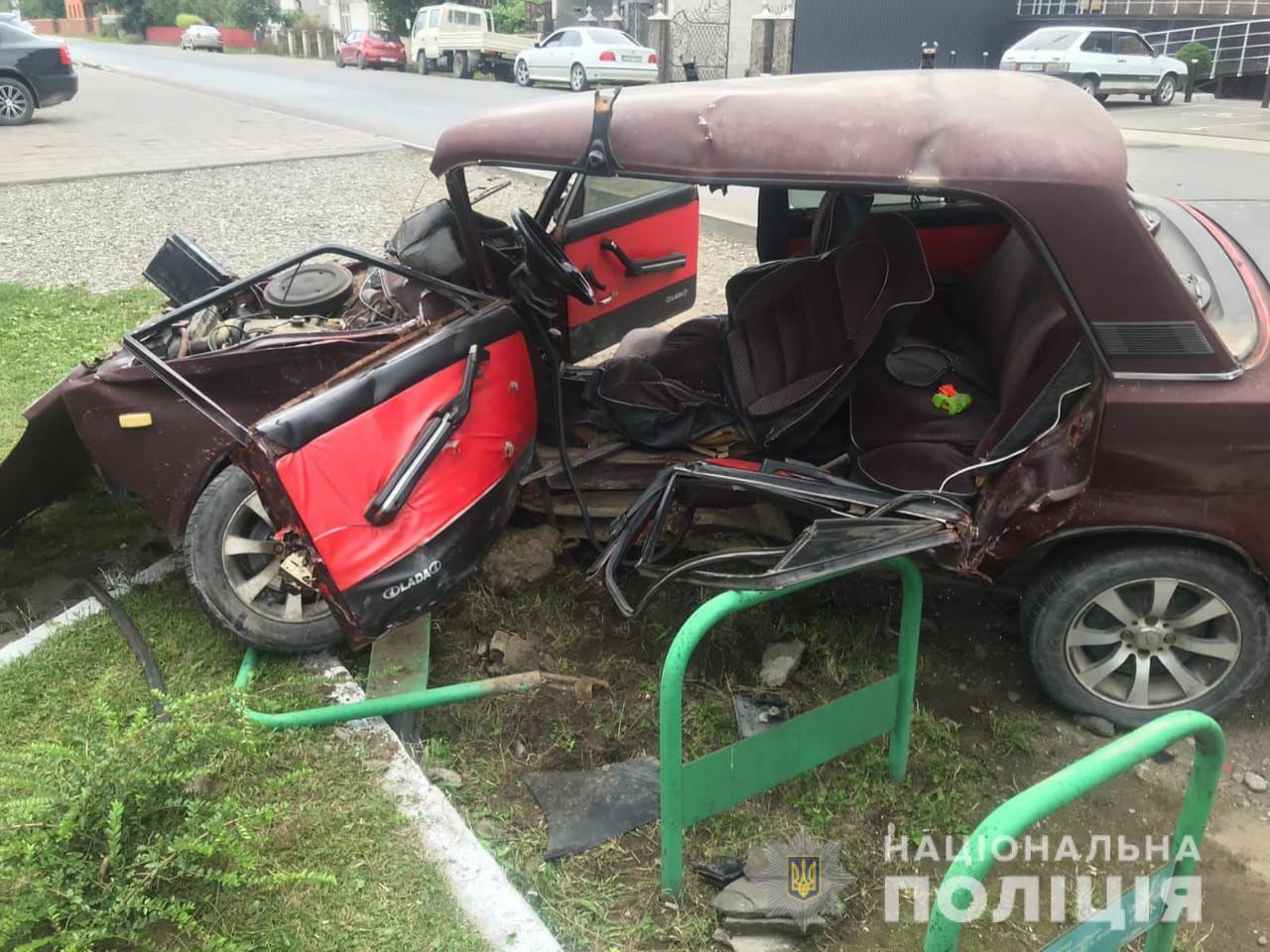 Страхітлива аварія на Закарпатті: чоловік загинув, а 6-річна дитина-пасажир вижила Страхітлива аварія на Закарпатті: чоловік загинув, а 6-річна дитина-пасажир вижила