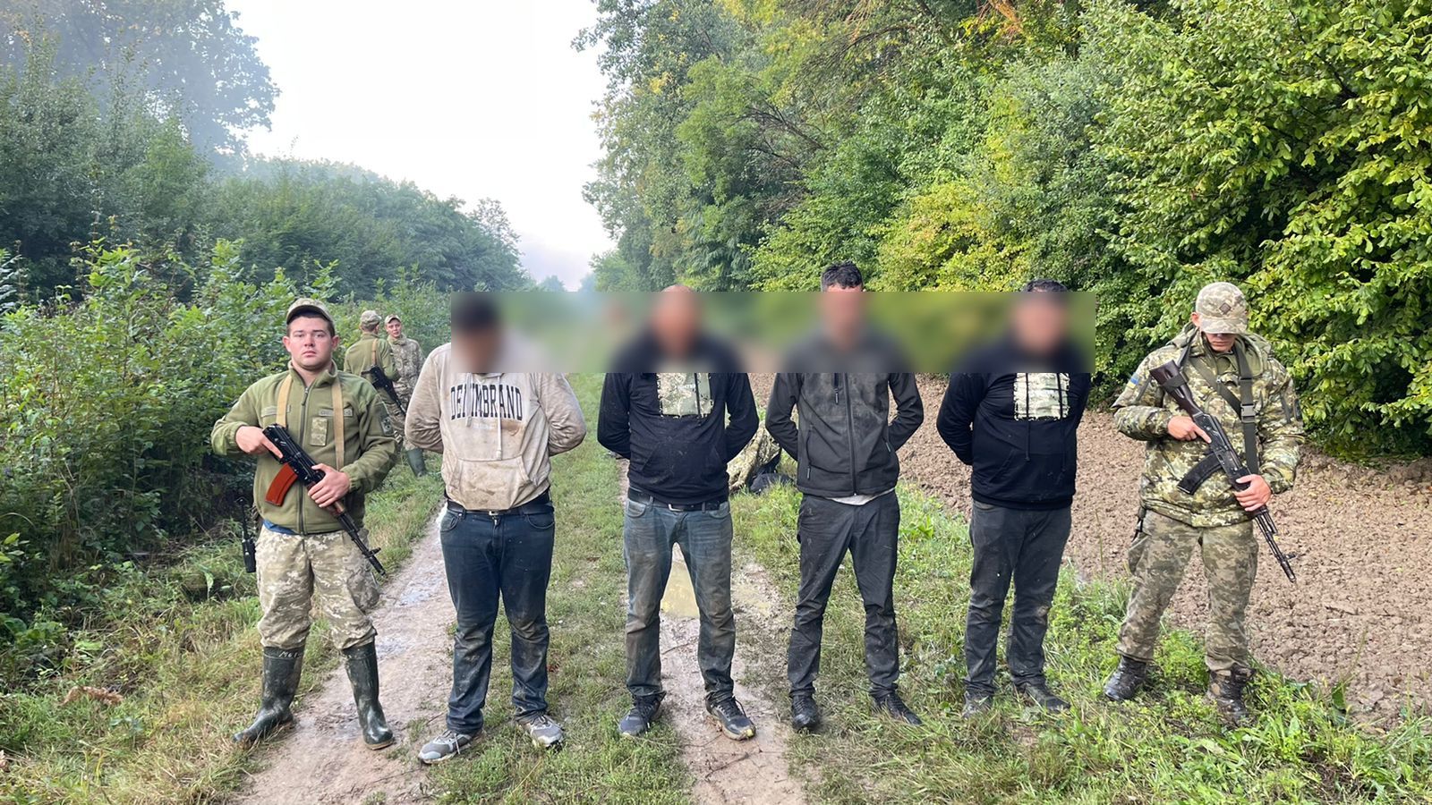 Поблизу кордону затримали 4 турків Поблизу кордону затримали 4 турків