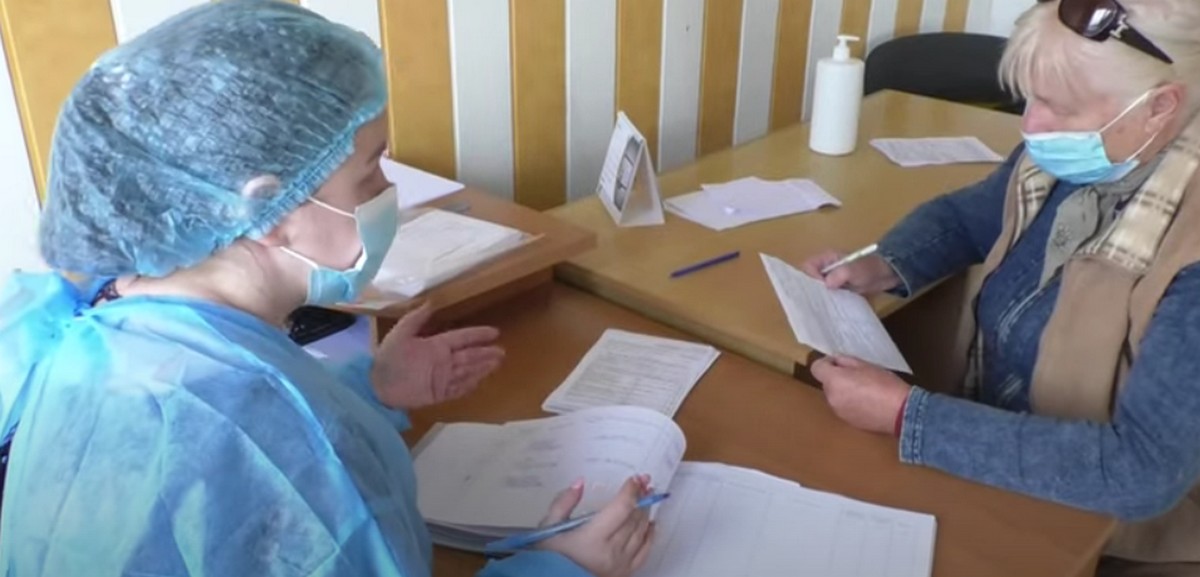 На Закарпатті працівників ринку вакцинували від COVID-19 На Закарпатті працівників ринку вакцинували від COVID-19