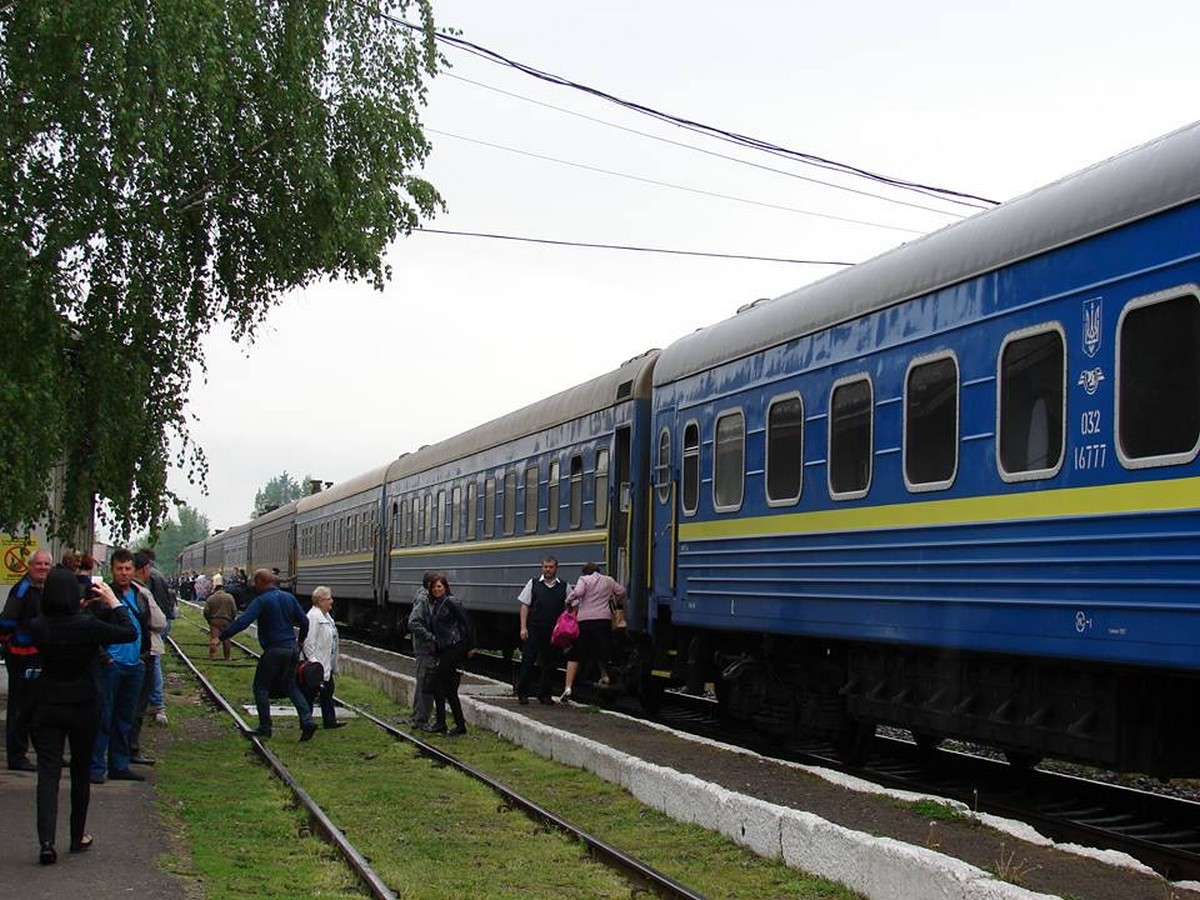 Чимало потягів значно затримуються через негоду Чимало потягів значно затримуються через негоду
