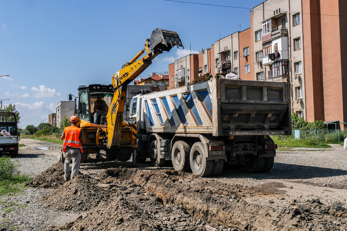 Розпочато капітальний ремонт ще однієї вулиці Ужгорода Розпочато капітальний ремонт ще однієї вулиці Ужгорода
