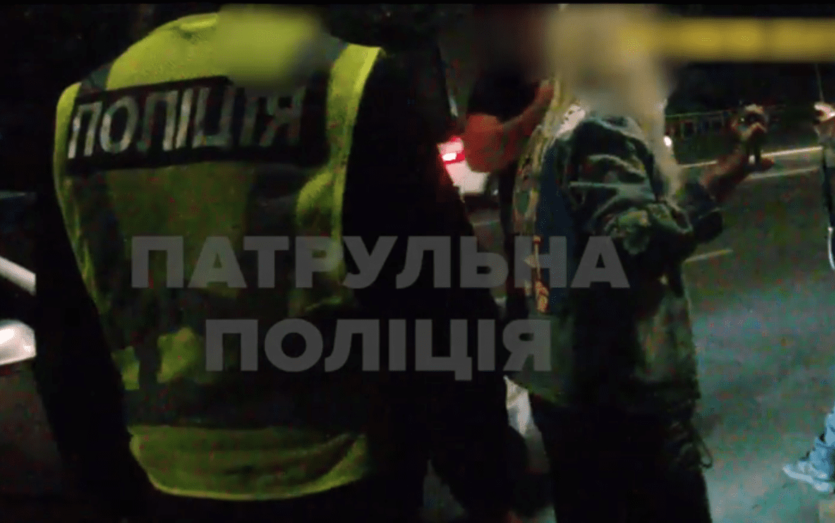 Затримано жінку, яка поводилась агресивно та вдарила поліцейську Затримано жінку, яка поводилась агресивно та вдарила поліцейську