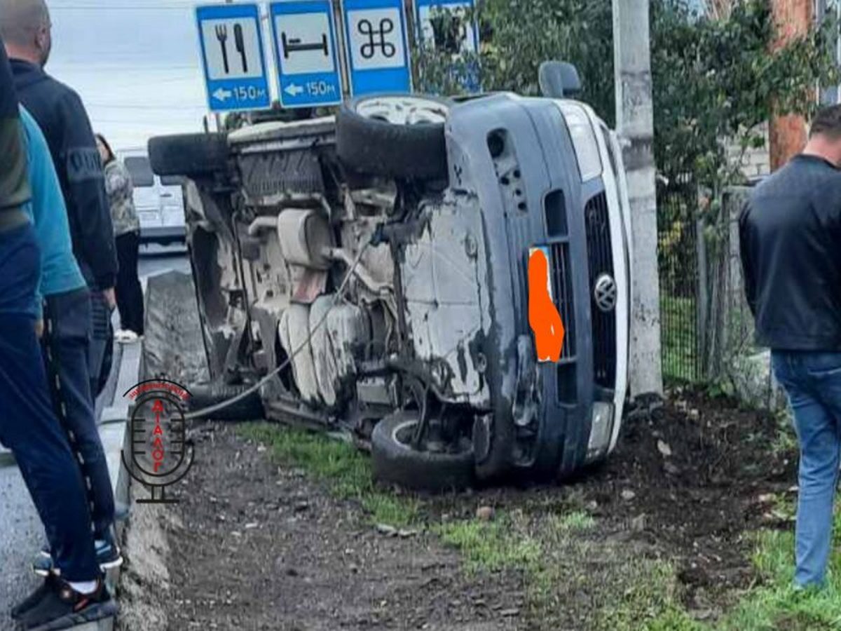 ЗМІ повідомляють про карколомну аварію на Закарпатті ЗМІ повідомляють про карколомну аварію на Закарпатті