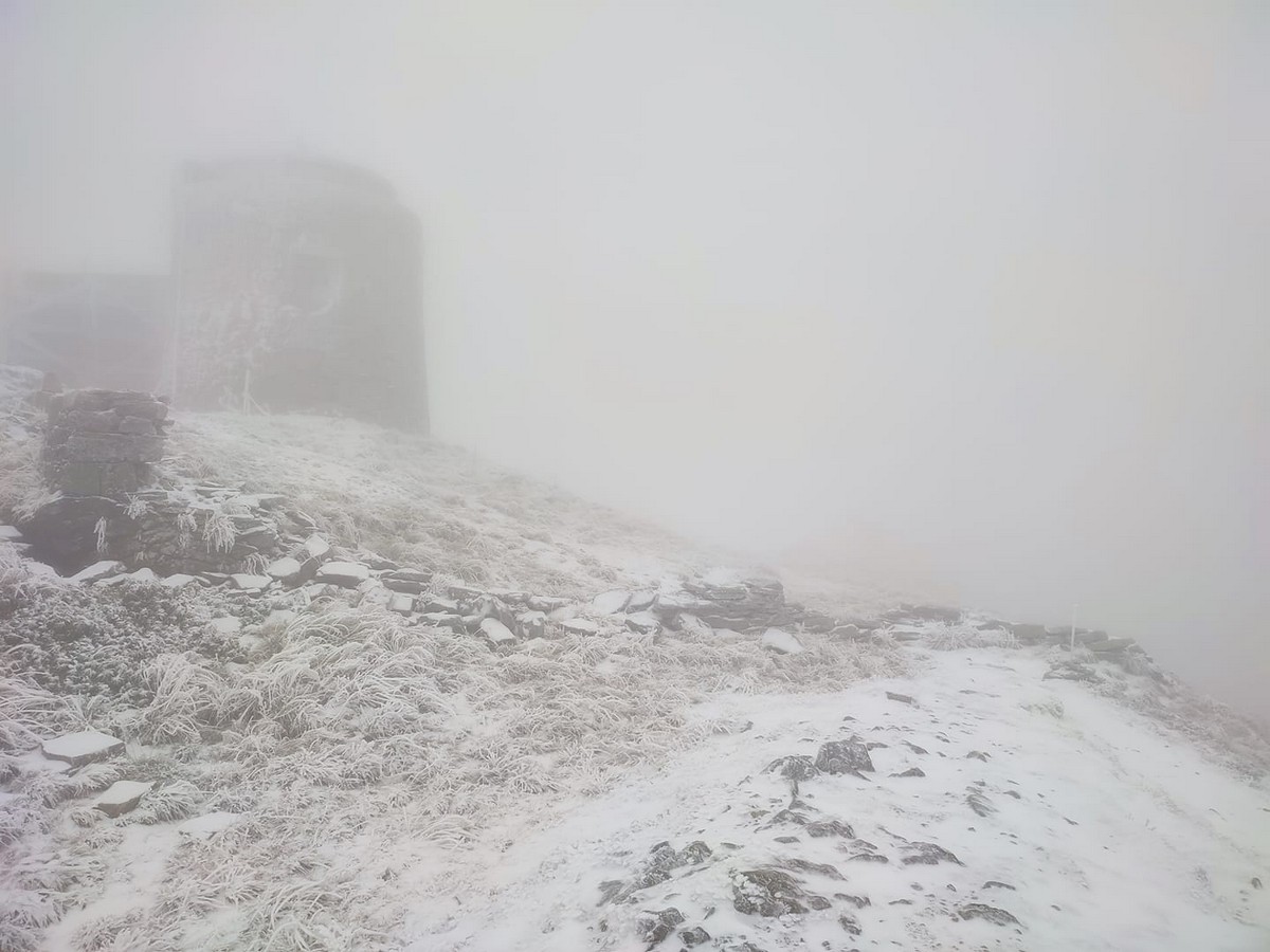 На горі Піп Іван Чорногірський випав сніг і вдарили морози