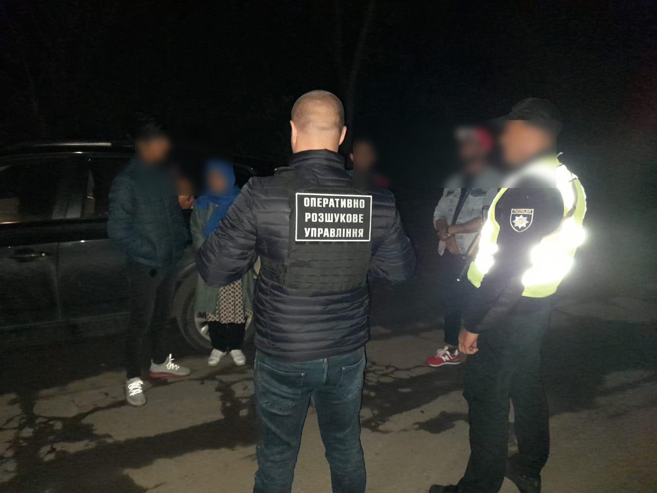 Чоловіку, який віз нелегалів у напрямку кордону, обрали запобіжний захід Чоловіку, який віз нелегалів у напрямку кордону, обрали запобіжний захід