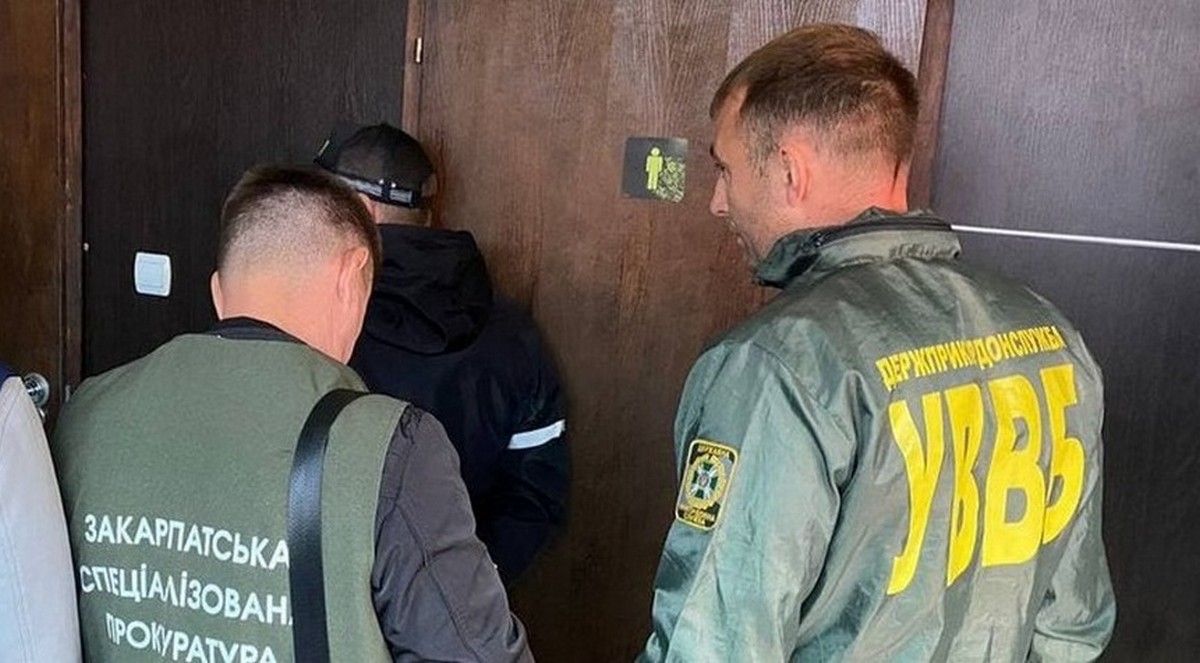 На Закарпатті прикордонник вимагав 18 тисяч доларів На Закарпатті прикордонник вимагав 18 тисяч доларів