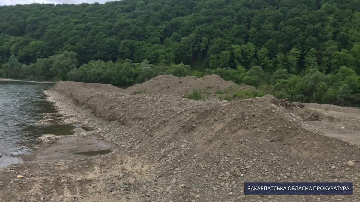 Обласна прокуратура доводить, що замість русел річок на Закарпатті родовища надр Обласна прокуратура доводить, що замість русел річок на Закарпатті родовища надр