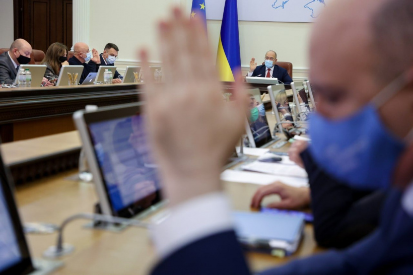 Великі штрафи та в’язниця: уряд пропонує посилити відповідальність за підроблення ковід-документів Великі штрафи та в’язниця: уряд пропонує посилити відповідальність за підроблення ковід-документів