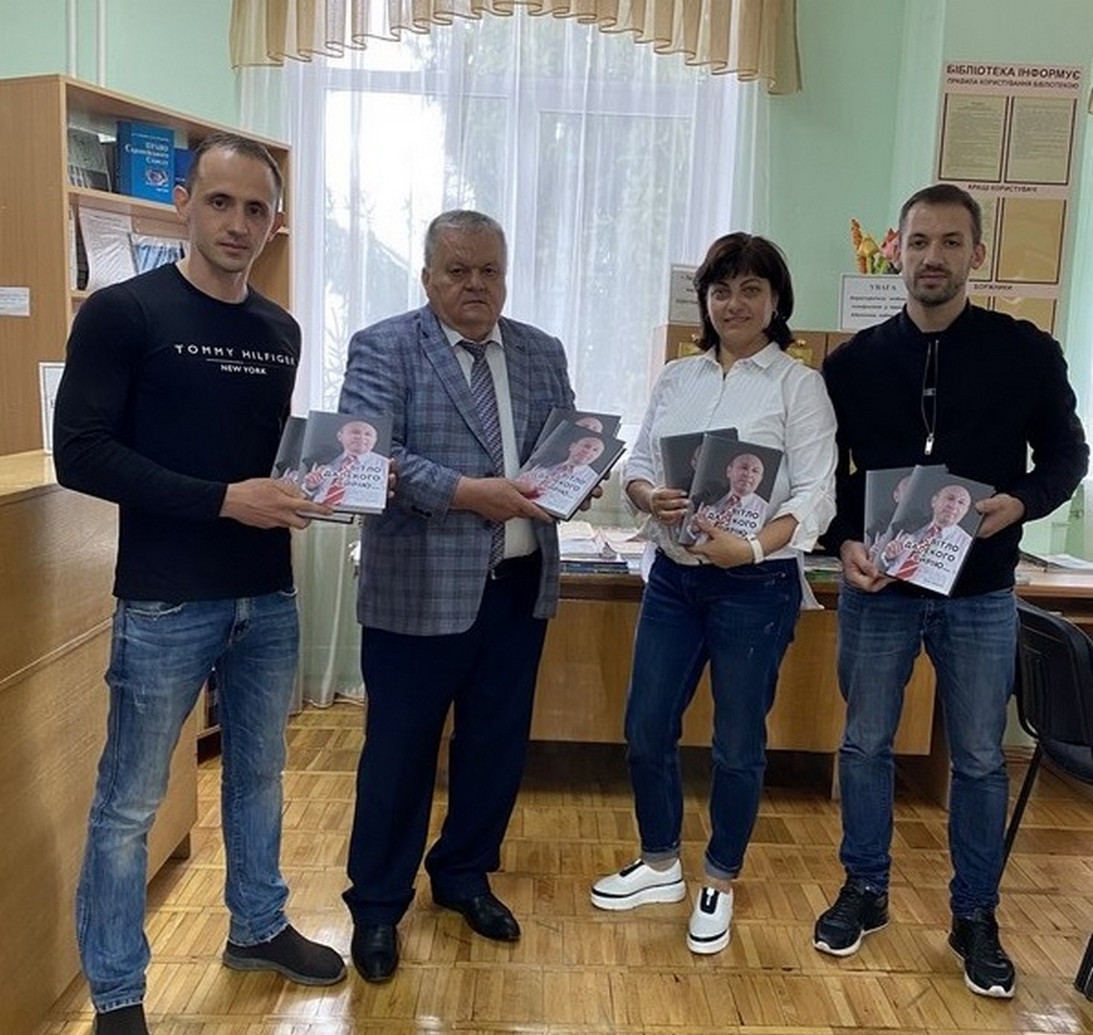 Бібліотечні фонди Закарпаття поповнились книгою про Василя Гарагонича Бібліотечні фонди Закарпаття поповнились книгою про Василя Гарагонича