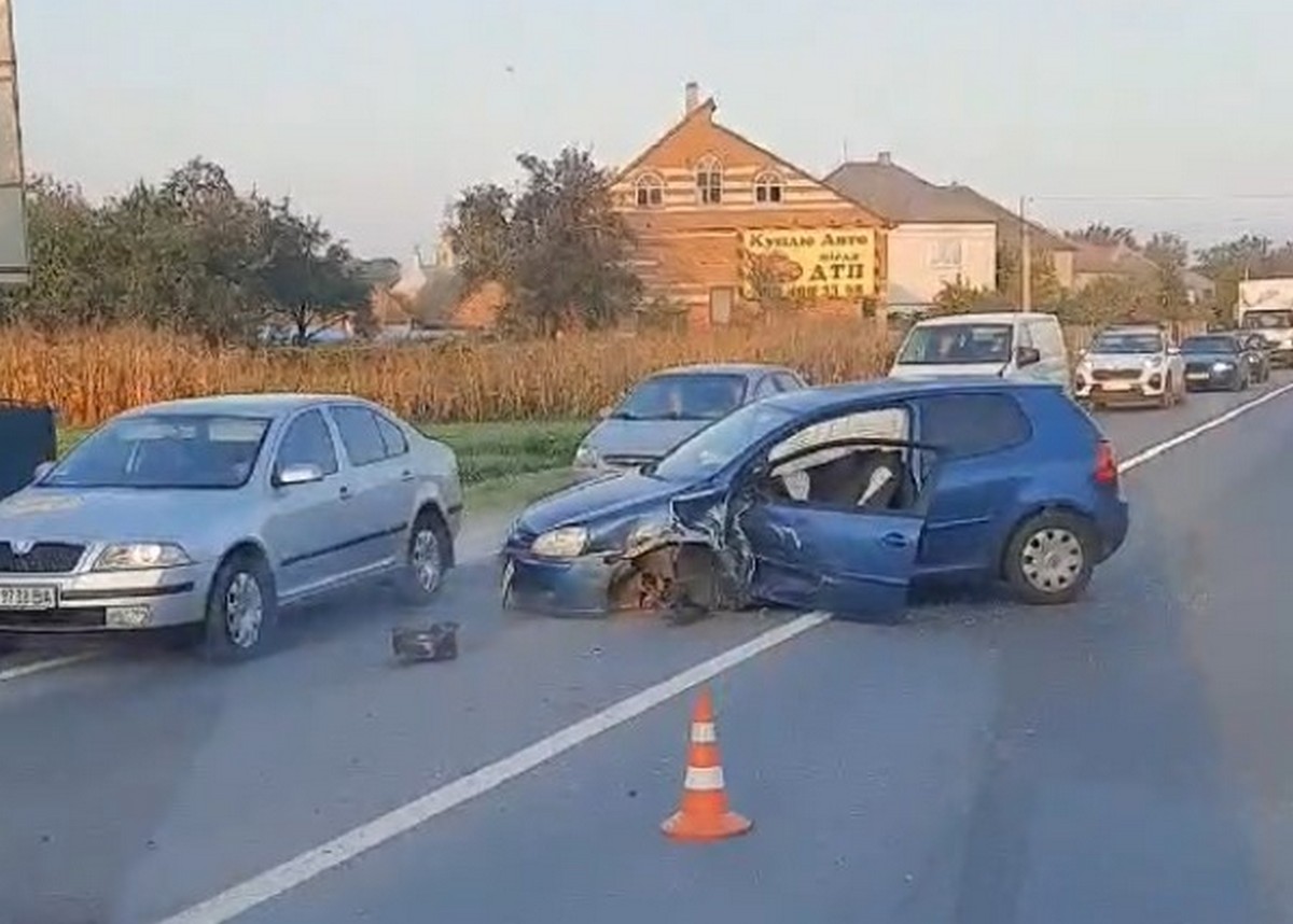 Ранкова ДТП у Ракошині: в іномарки відірвало колесо Ранкова ДТП у Ракошині: в іномарки відірвало колесо