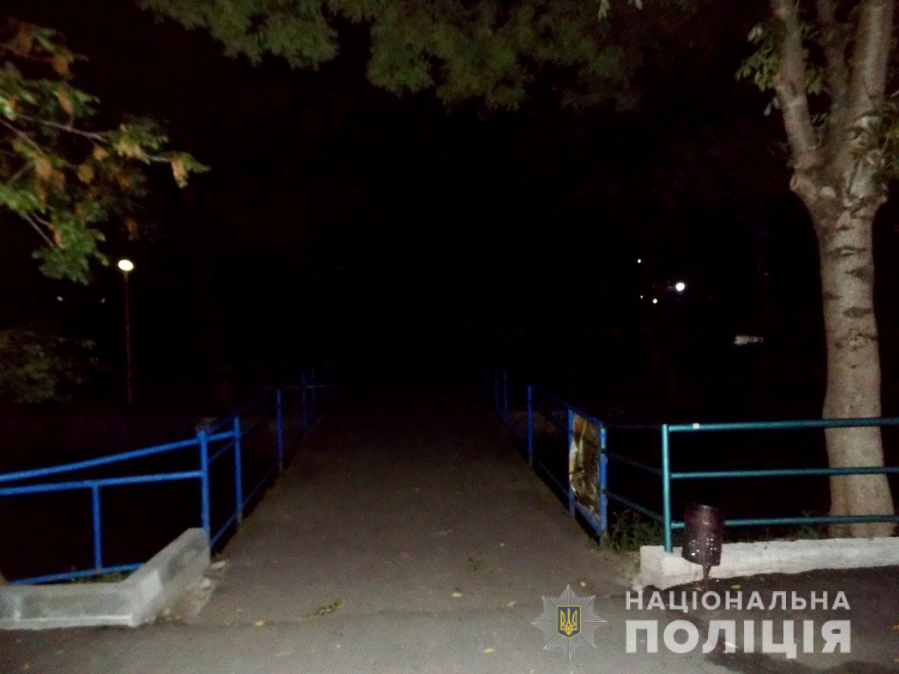 Закарпатець, який має психічні захворювання, напав у парку на хлопця Закарпатець, який має психічні захворювання, напав у парку на хлопця