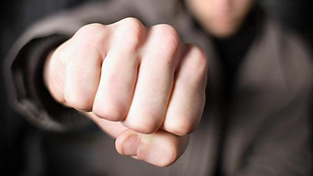 Подробиці бійки у Мукачеві, під час якої ножем поранено 13-річного хлопця Подробиці бійки у Мукачеві, під час якої ножем поранено 13-річного хлопця