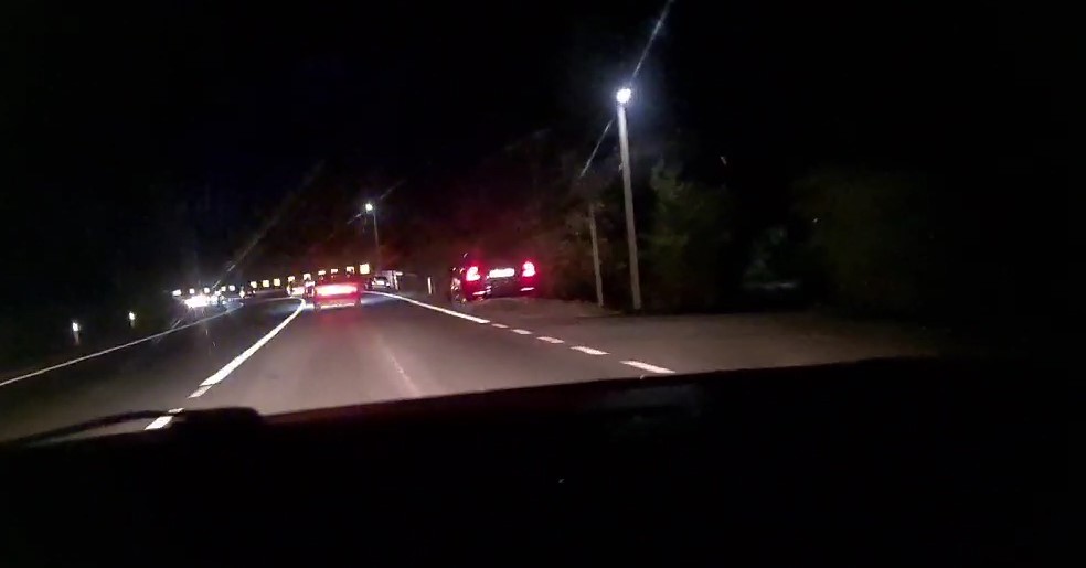 Соцмережі повідомляють про нічну аварію: фото та відео з місця події Соцмережі повідомляють про нічну аварію: фото та відео з місця події