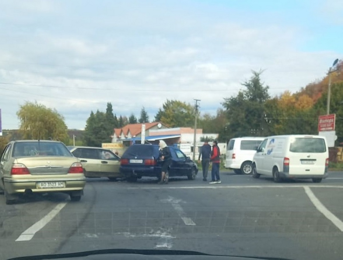 На в’їзді в Мукачево сталась ДТП. Опубліковано відео На в’їзді в Мукачево сталась ДТП. Опубліковано відео