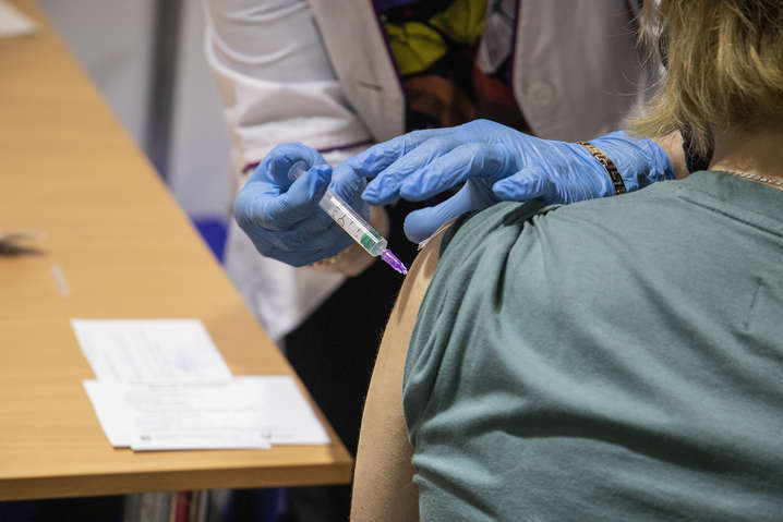 Чому вакциновані хворіють на коронавірус: відповідь лікарки Чому вакциновані хворіють на коронавірус: відповідь лікарки