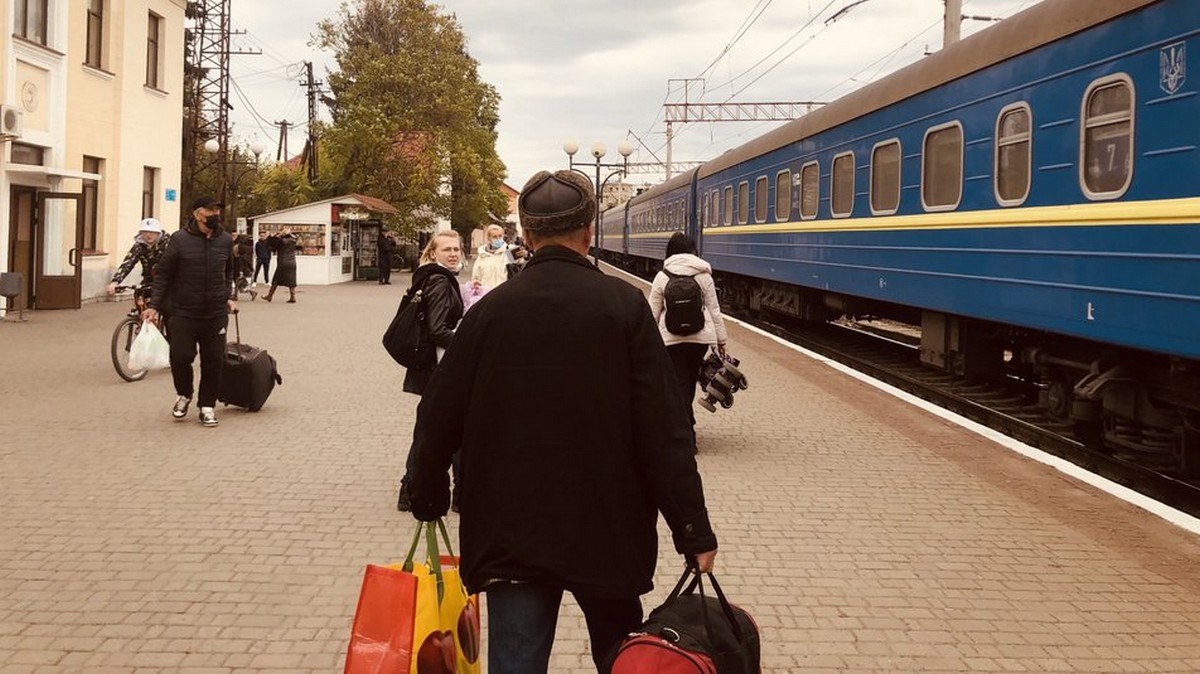 Пасажири обурені: що сьогодні відбувалось на вокзалі у Мукачеві