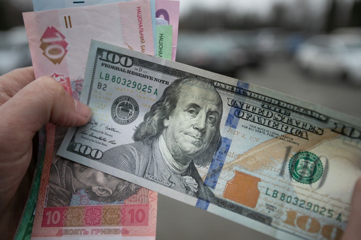 Курс валют в Україні: долар досяг рекордної позначки