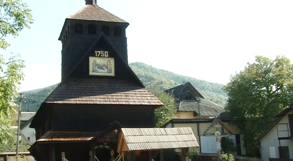На Закарпатті священник-блогер і селяни врятували церкву