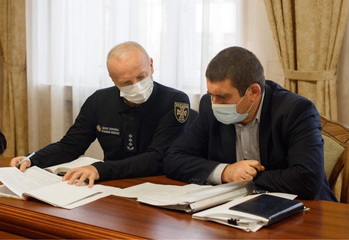 В області виявили вісім АЗС, які працювали з порушеннями В області виявили вісім АЗС, які працювали з порушеннями