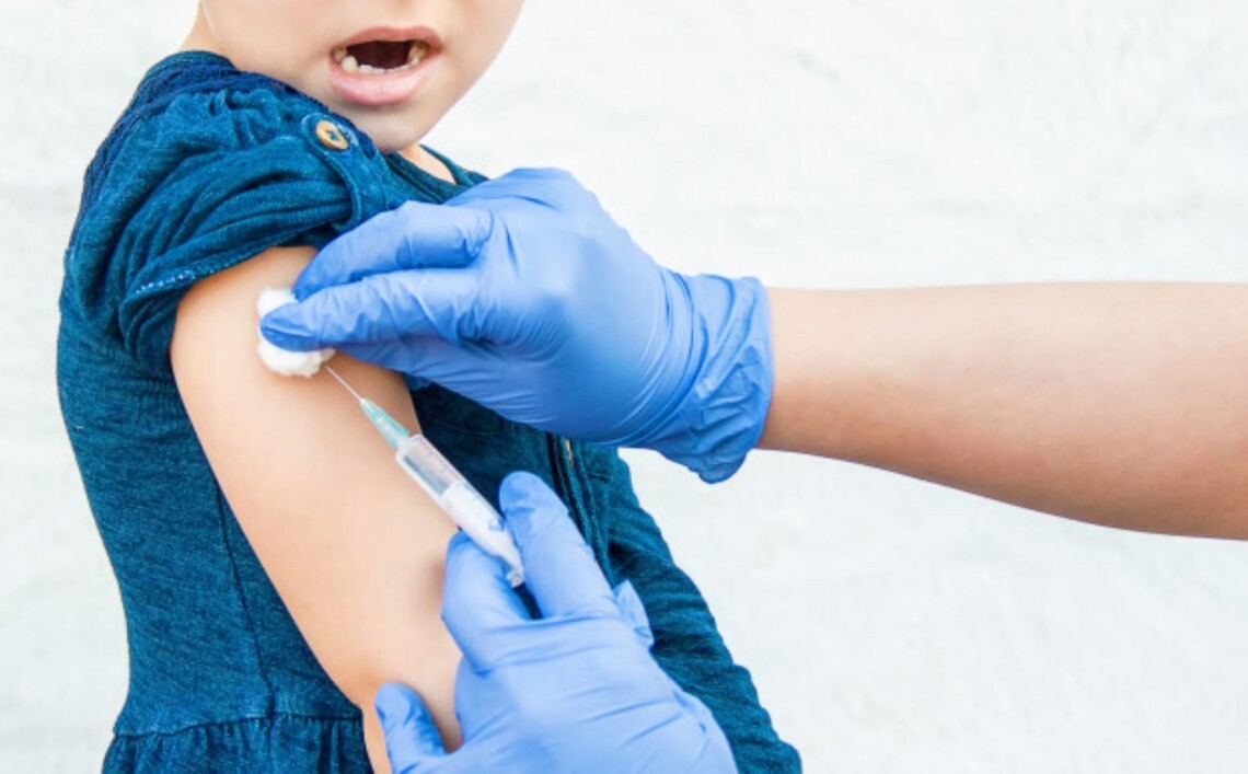 В Україні хочуть вакцинувати дітей від коронавірусу