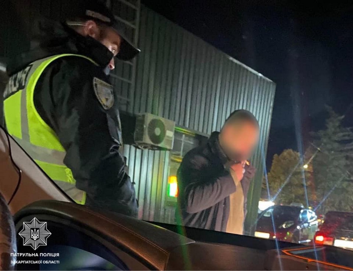 На одній із АЗС Ужгорода чоловік вживав наркотичні речовини На одній із АЗС Ужгорода чоловік вживав наркотичні речовини