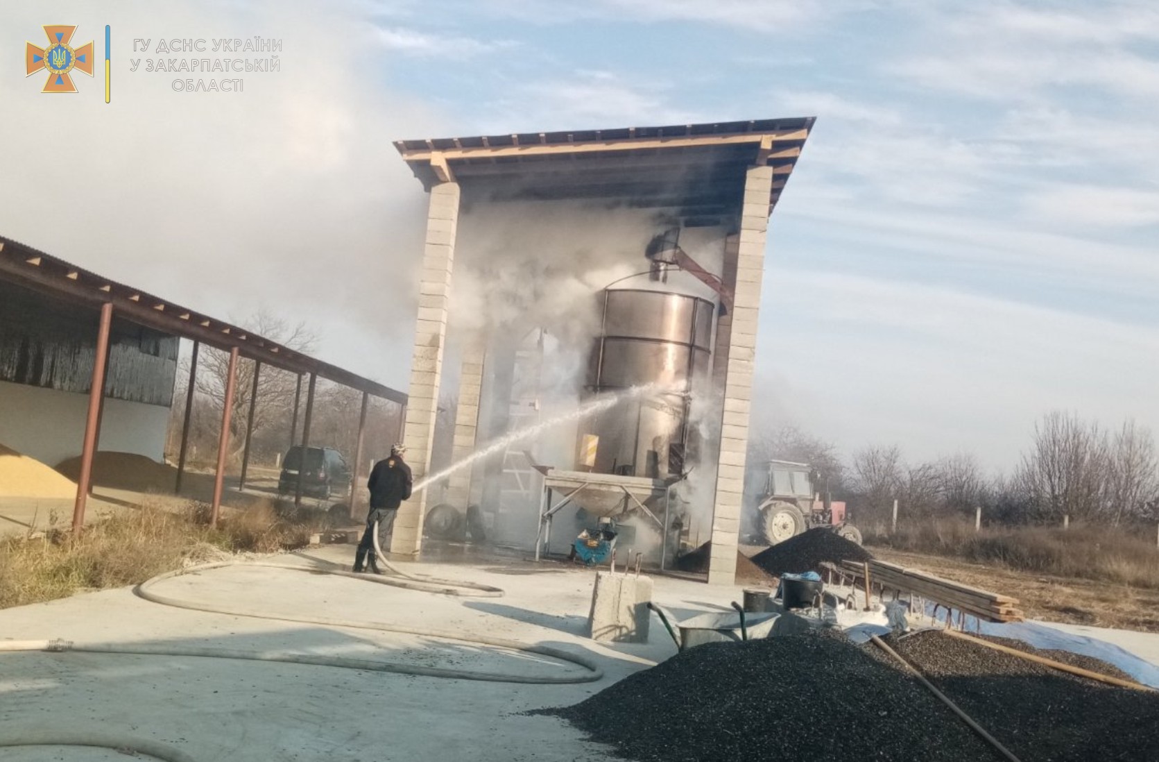 На Закарпатті горіла зерносушарка На Закарпатті горіла зерносушарка