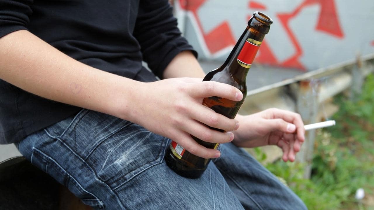 У Мукачеві оштрафували жінку на кілька тисяч гривень за продаж пива неповнолітньому